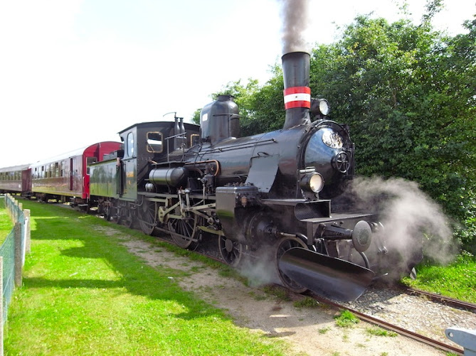 Hire a steam train for photo shoots, ads, movies or weddings